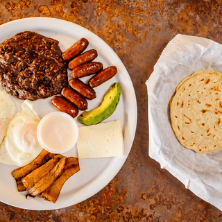 Desayuno Ceibeño Con Tortilla De Maíz / Ceibeño Breakfast with Corn Tortilla