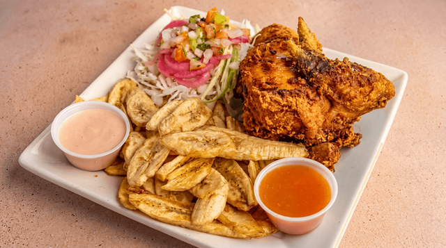 Pechuga Frita Con Tajadas / Fried Breast with Sliced Plantains.