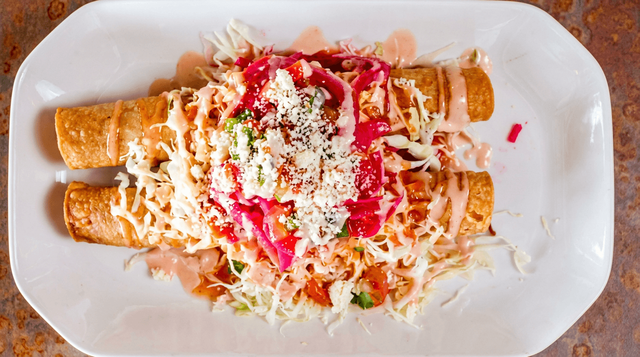 Orden De Tacos Hondureños / Order of Honduran Tacos.